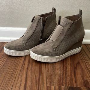 Wedge Sneaker